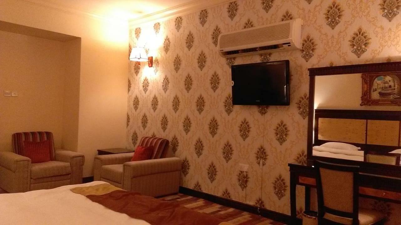Dmas Muscat