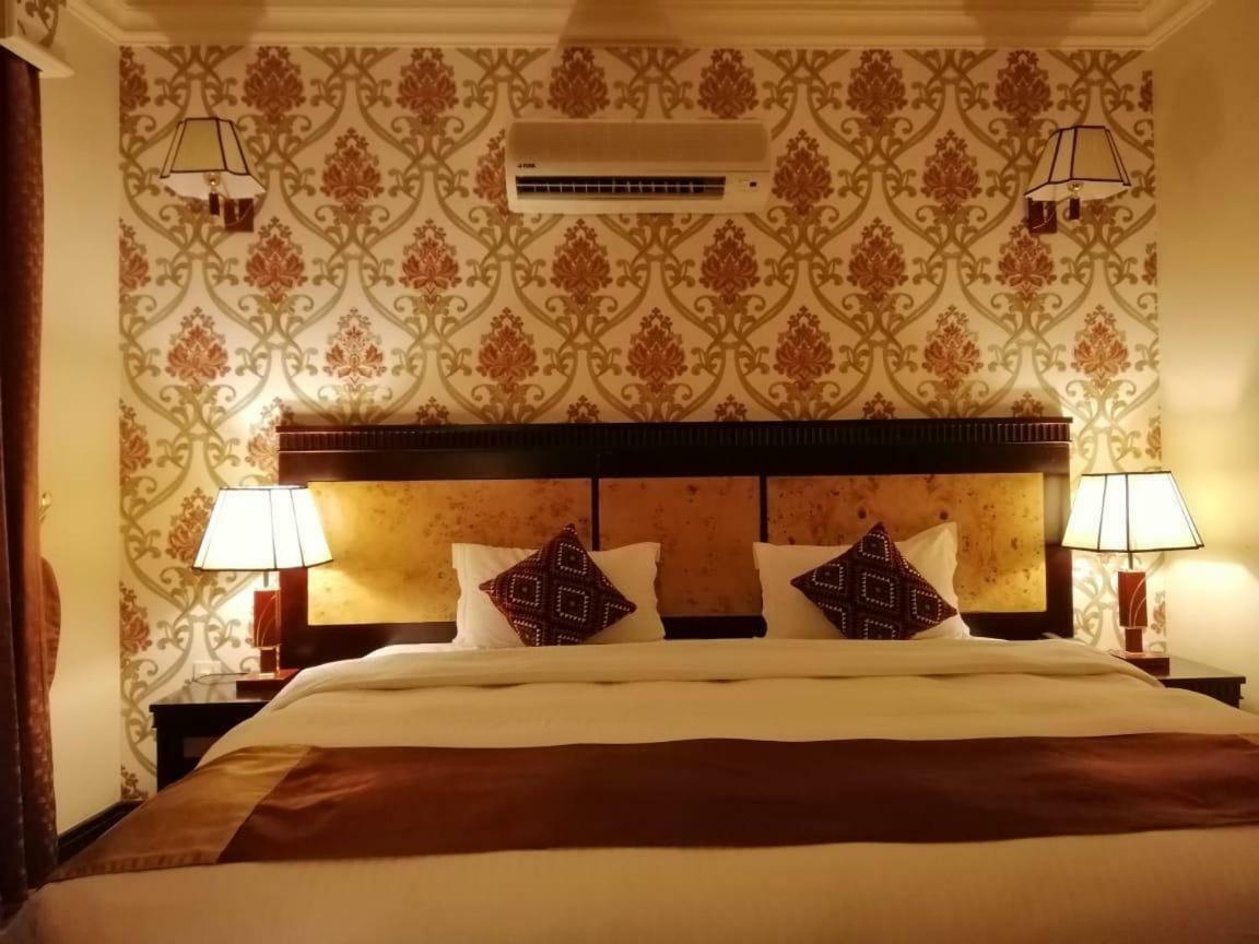 Dmas Muscat